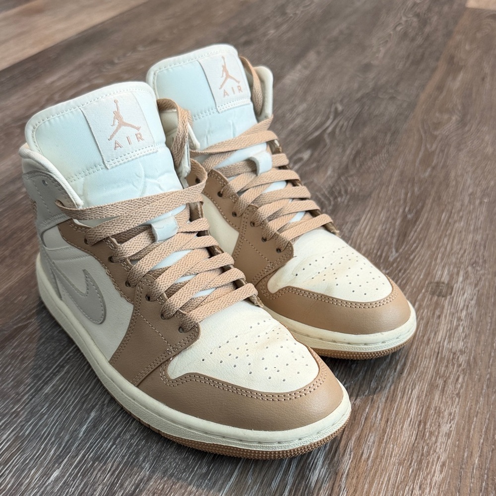 Air Jordan mid size 8.5